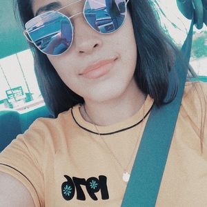 Meet your Posher, Raquel